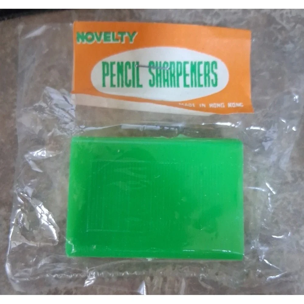 Batman VINTAGE NOVELTY PLASTIC PENCIL SHARPENER IN ORIGINAL PACKAGE HONG KONG